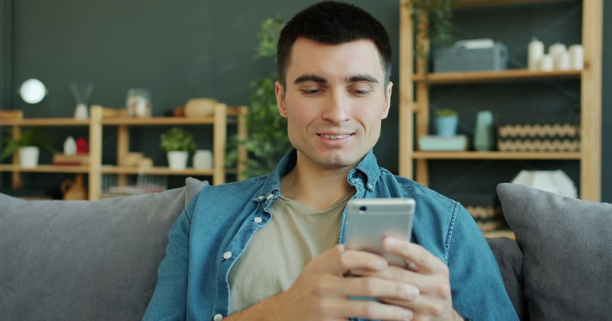 5 Signs You're Overthinking That Text (and 2 Signs You're Not)