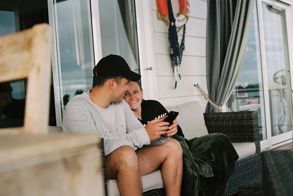 Beyond Dating: 5 Awkward Texting Situations Nobody Talks About
